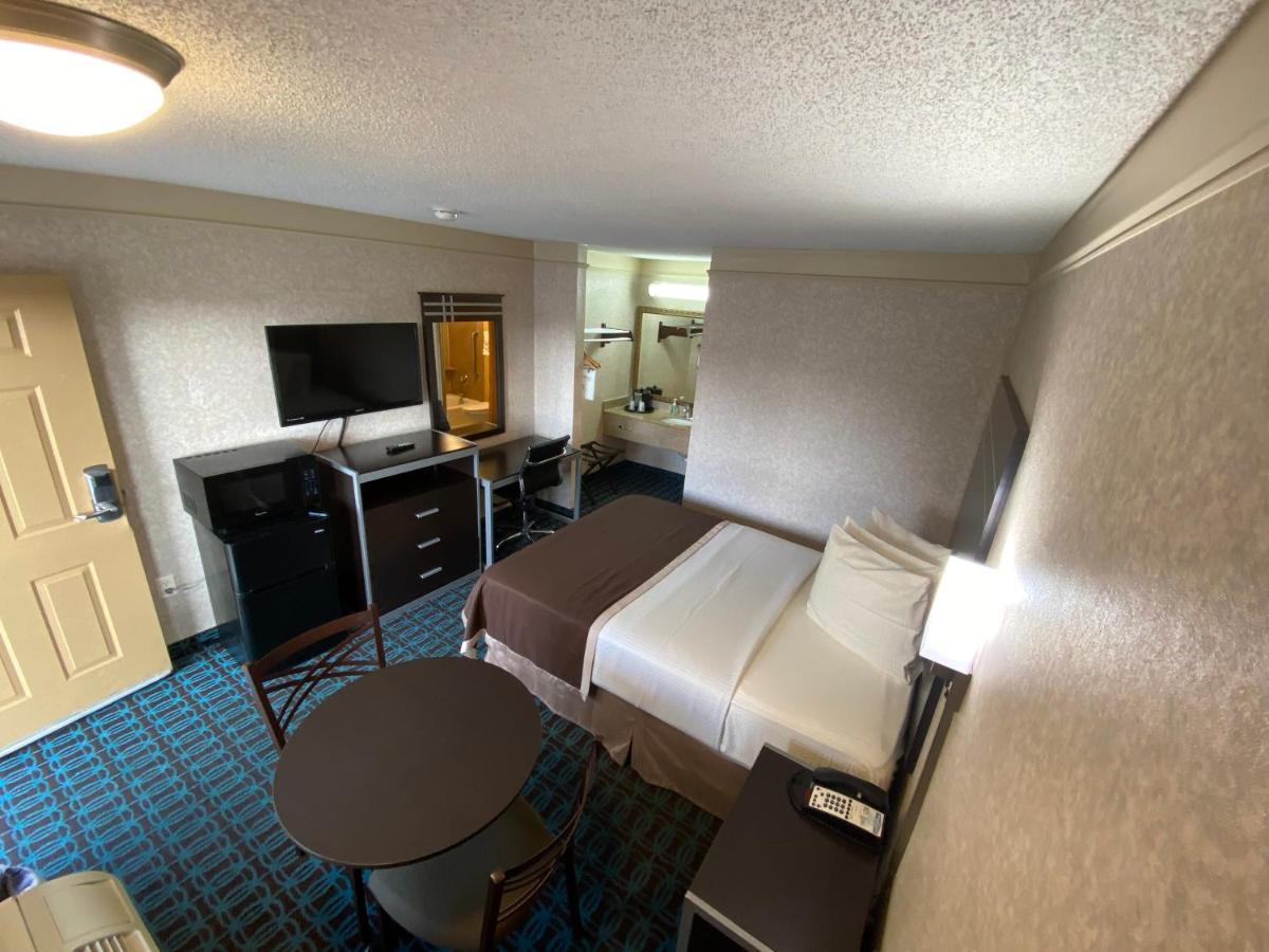 Deluxe Inn - Fayetteville I-95 Exteriör bild